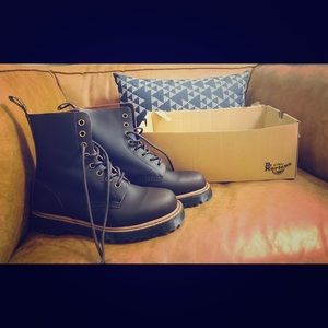 Never Worn Doc Martens Pascal II!!!